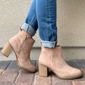 NIB Tan Rugged Sole Chunky Heel Ankle Booties